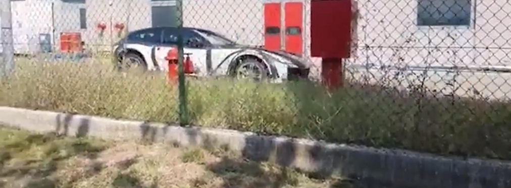 Секретный кроссовер Ferrari попался на видео