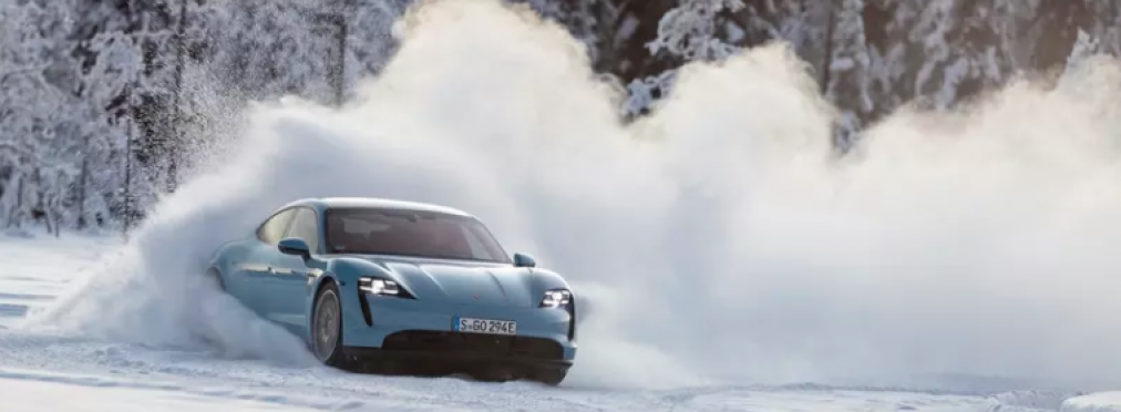 Porsche Taycan устроил «крышесносный» дрифт на снегу