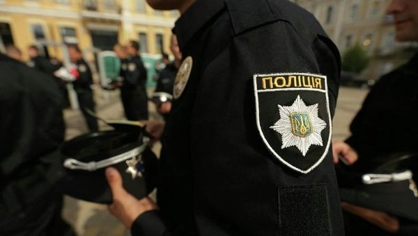 В столице «мажорная блондинка» нарушила ПДД и разгромила отделение полиции