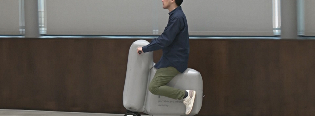 Японцы придумали надувной скутер-чемодан (фото, видео)