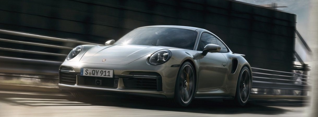 Porsche 911 Turbo S выжимает на автобане 332 км/ч (ВИДЕО)