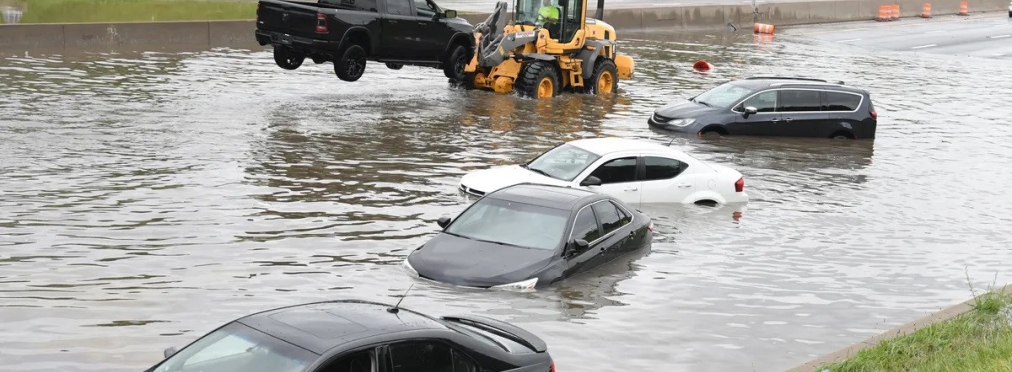 Сотни новых машин концерна Stellantis затонули из-за наводнения