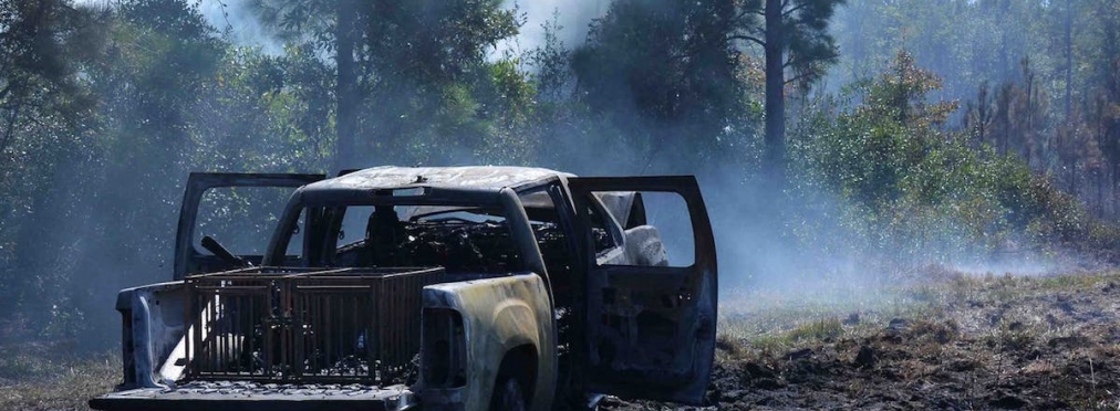Охотники сожгли два гектара леса, пытаясь спасти застрявший пикап