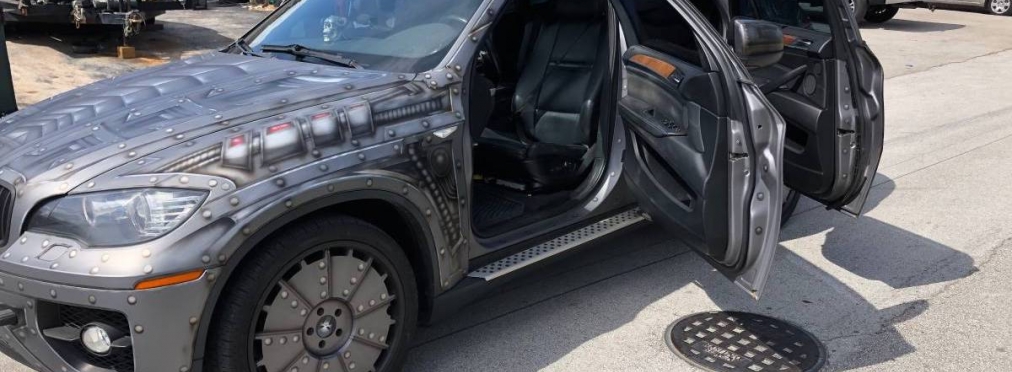 Недорого: На продажу выставили BMW X6 с дверями, открывающимися против движения