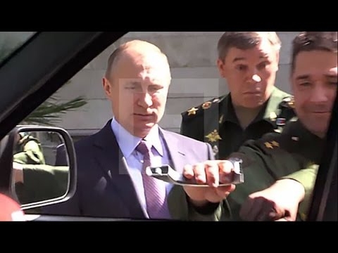 Качество российских авто: ручка двери УАЗа отвалилась «на глазах у Путина»