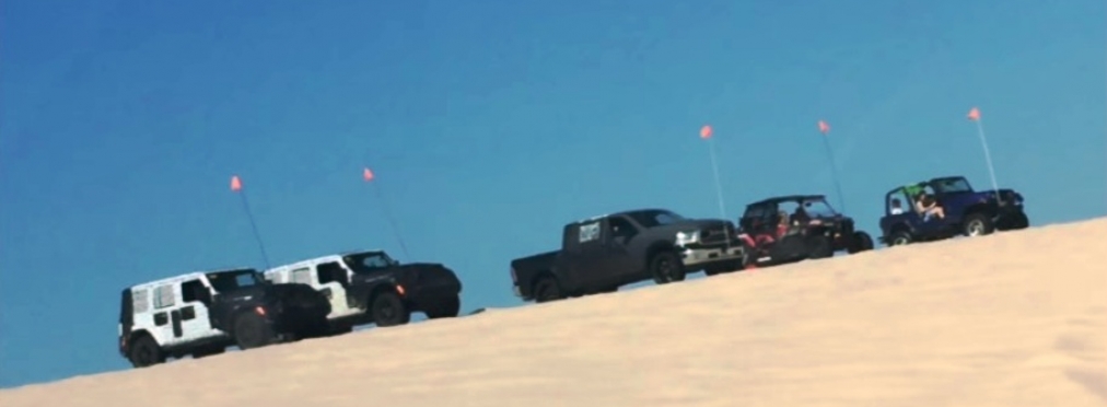 Старый и новый Jeep Wrangler сразились в гонке в пустыне