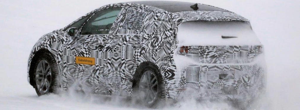 Volkswagen испытал электрический хэтчбек в зимних условиях