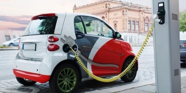Украинцы активно пересаживаются на электромобили: установлен рекорд