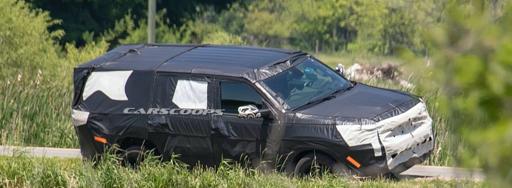 Ну ее в болото: Культовая модель Jeep увязла в кювете во время тестов