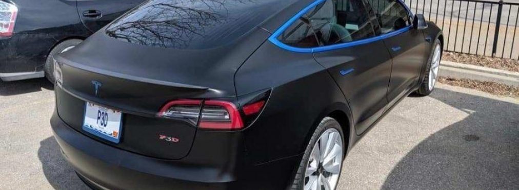 Tesla провела свой собственный мини-автосалон