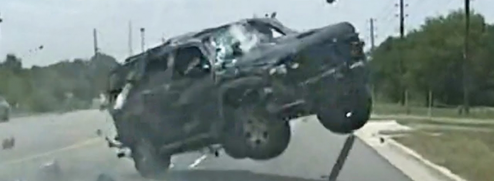 Погоня в стиле GTA: нарушительница «катапультировалась» из машины