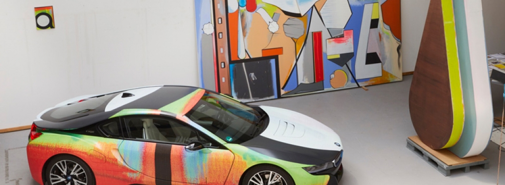 Немецкий художник превратил гибрид BMW i8 в произведение искусства