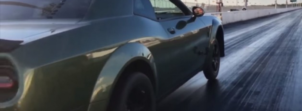 «Демонический» Dodge Challenger сошелся в гонке с Tesla Model S