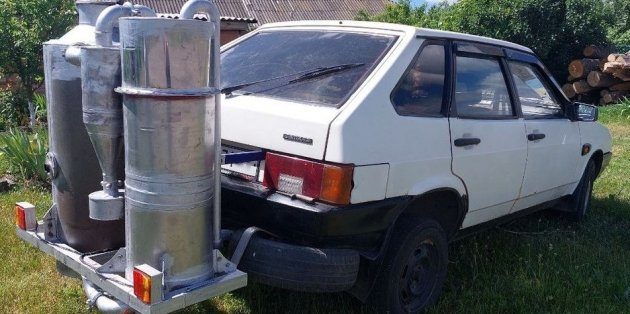 Украинец перевел свой автомобиль на дрова (видео)