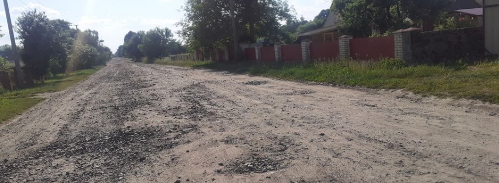 Жители Волыни ремонтируют дороги за свои деньги (видео)