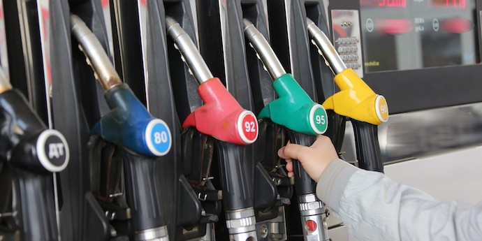 Цены на бензин в Украине снижаются, автогаз дорожает