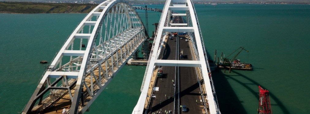 Появилось видео столкновения крана с Крымским мостом
