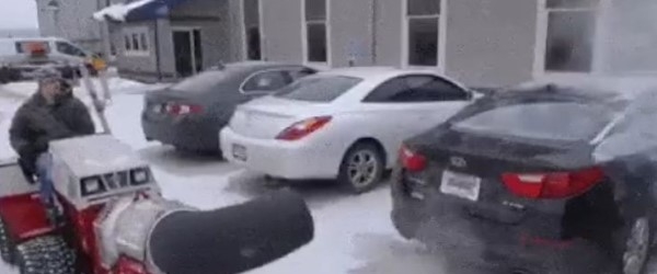 Как быстро и эффективно очистить автомобиль от снега