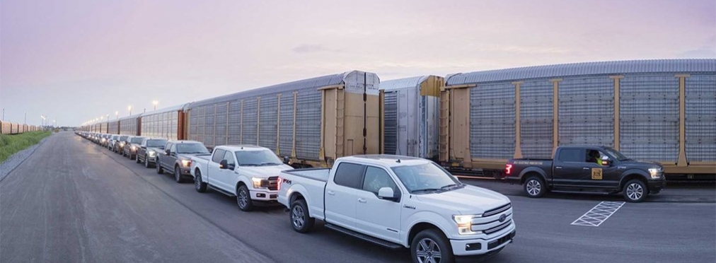 Видео: электрический Ford F-150 буксирует 450-тонный поезд