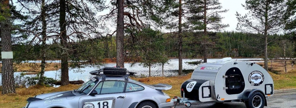 В Европе засняли яркий внедорожный спорткар Porsche с украинским прицепом