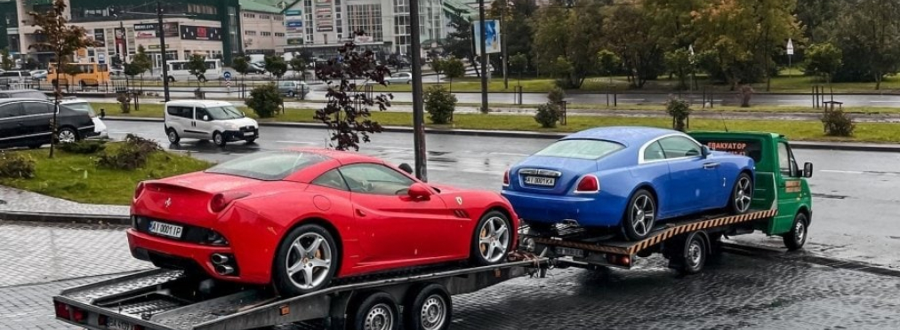 Во Львове заметили автовозы со дорогими автомобилями - их суммарная свыше миллиона долларов