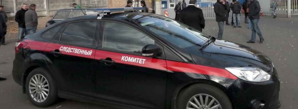 Российские чиновники ездят за рулем без одежды, слушая шансон
