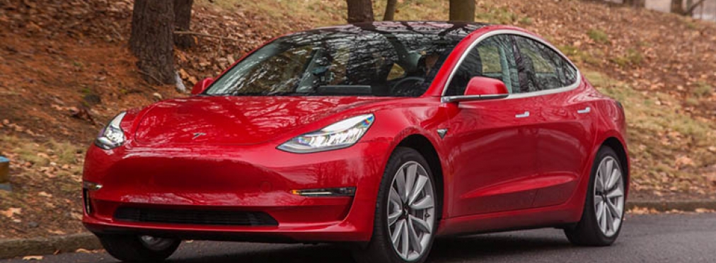 Tesla понижает цены на машины китайской комплектации
