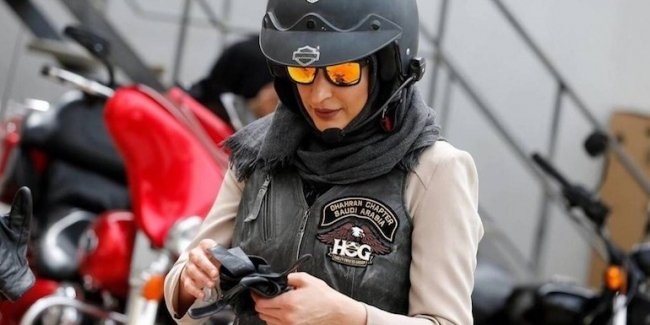 Саудиткам разрешили «оседлать» мотоциклы