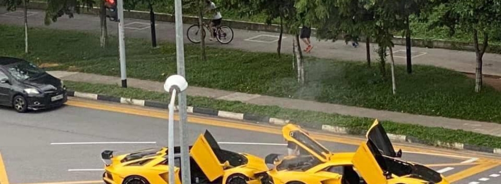 Два редких суперкара Lamborghini столкнулись на перекрестке (видео)