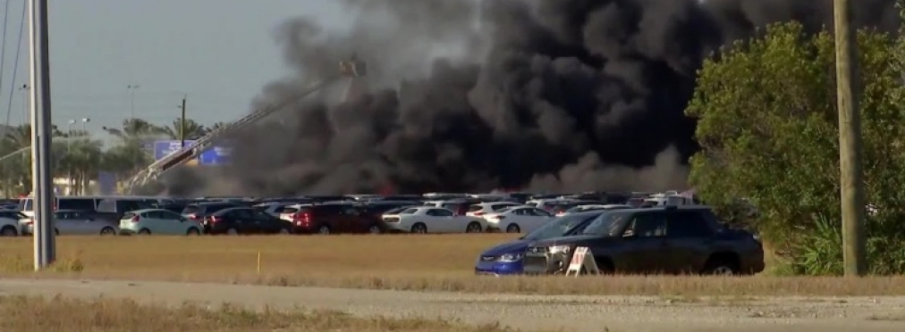 В аэропорту пламя уничтожило тысячи прокатных автомобилей