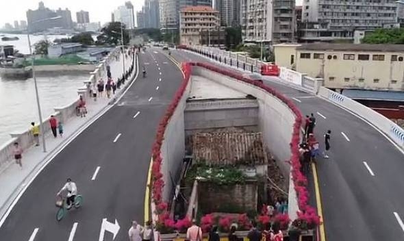 В Китае дорогу построили вокруг дома, который не смогли снести