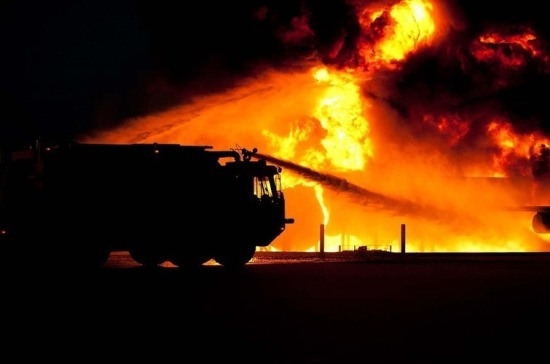 Из-за пожара компания Shell остановила крупнейший в Европе нефтезавод