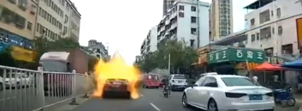 Toyota Camry с ГБО загорелась на ходу (видео)