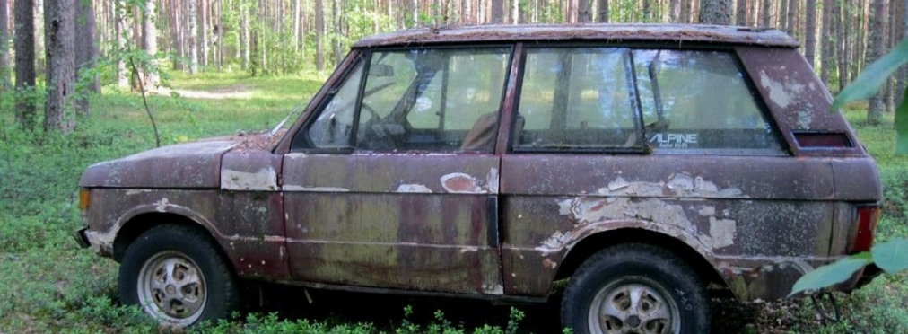 В диком лесу обнаружили Range Rover советской эпохи