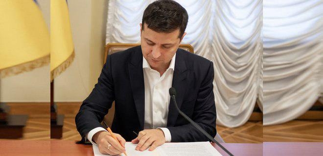Владимир Зеленский подписал закон об изменениях в ПДД