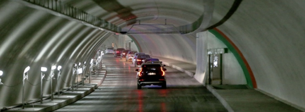 Двухэтажный автомобильный тоннель «поражает»