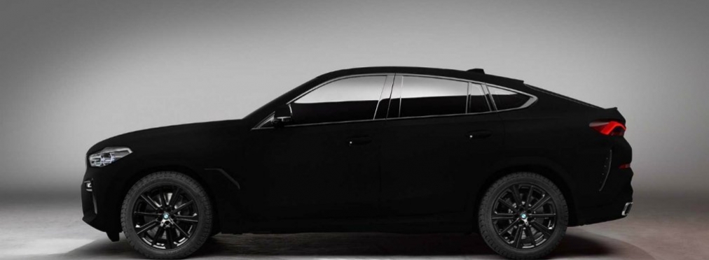 Видео: самый черный автомобиль в мире от BMW показали в движении
