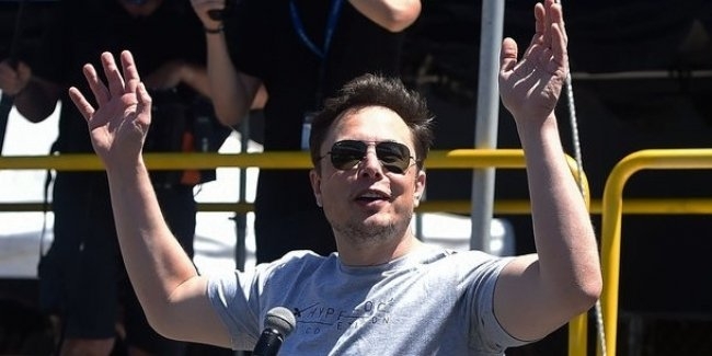 Илон Маск пообещал дешевый электрокар, если Tesla очень постарается