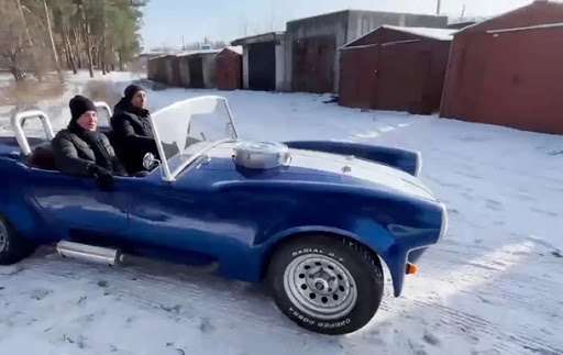 Украинский учитель создал копию культового автомобиля Shelby 