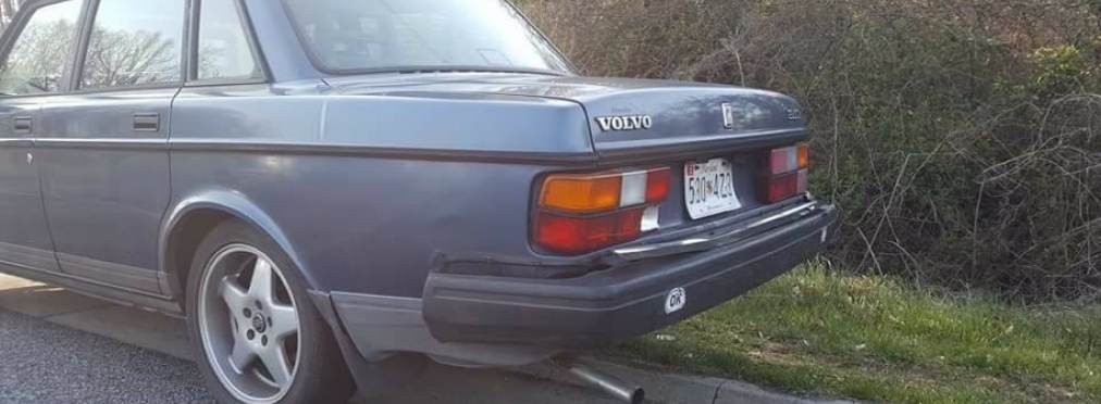 Volvo из 80-х даже «не помялся» после ДТП