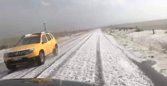 В Турции перекрыли дороги из-за… снега