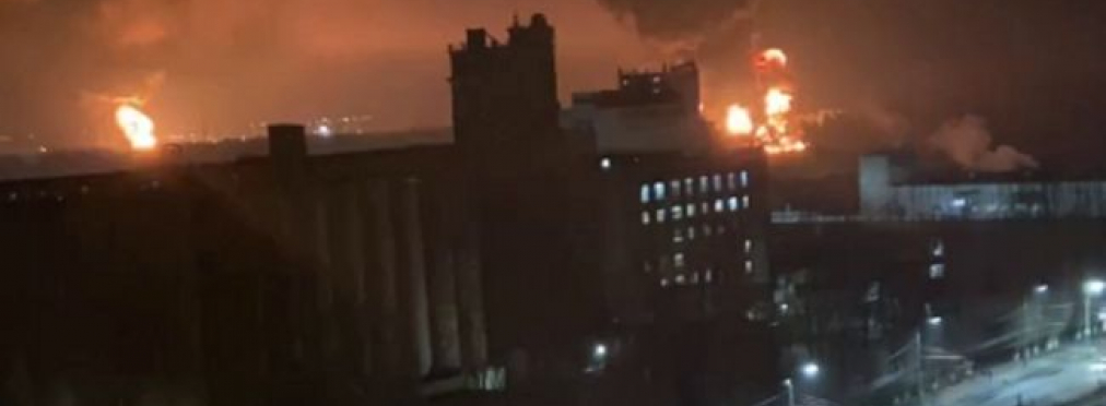 В российском Брянске произошел мощный пожар на нефтебазе