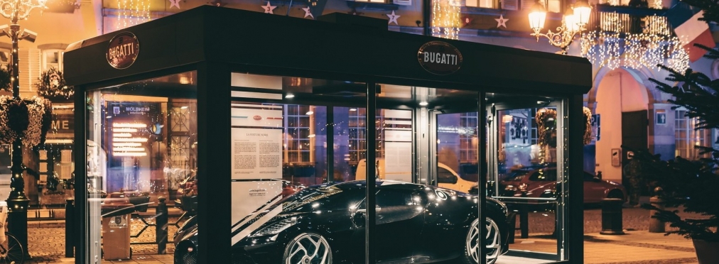 Гиперкар Bugatti La Voiture Noire стоимостью 11 миллионов евро превратили в новогоднее украшение
