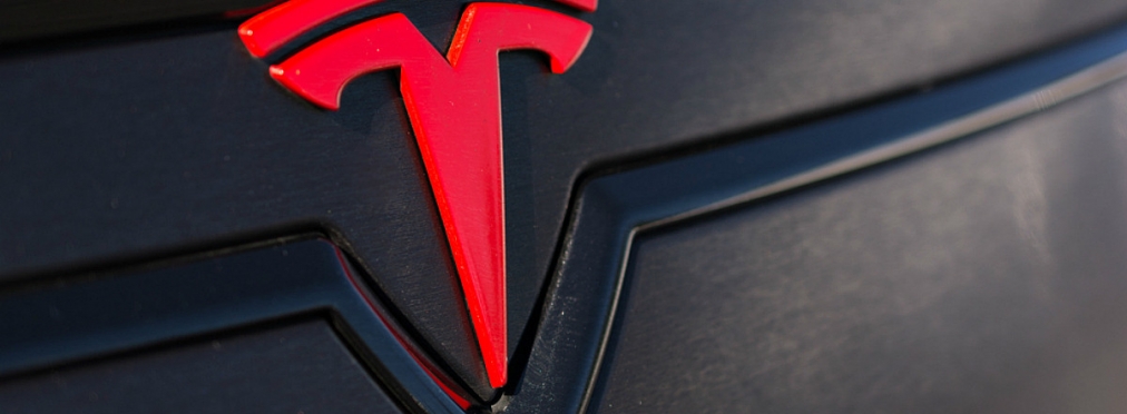 Tesla оборудовала свои электрокары вторыми разъемами для зарядки