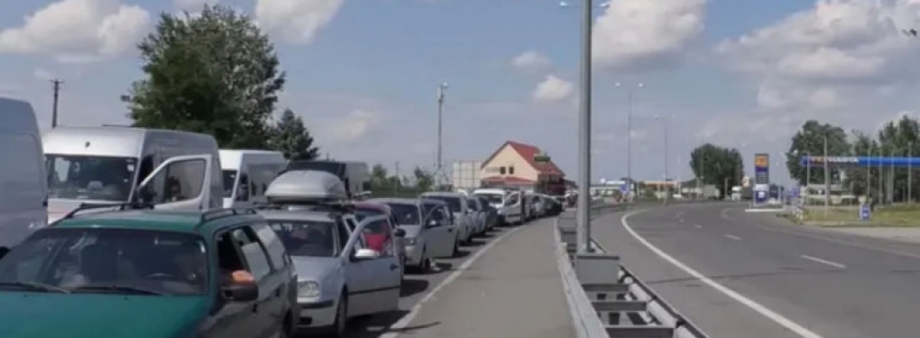 На украино-венгерской границе вновь беспросветные очереди из автомобилей
