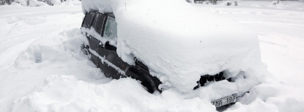 Как быстро очистить автомобиль от снега без подручных инструментов