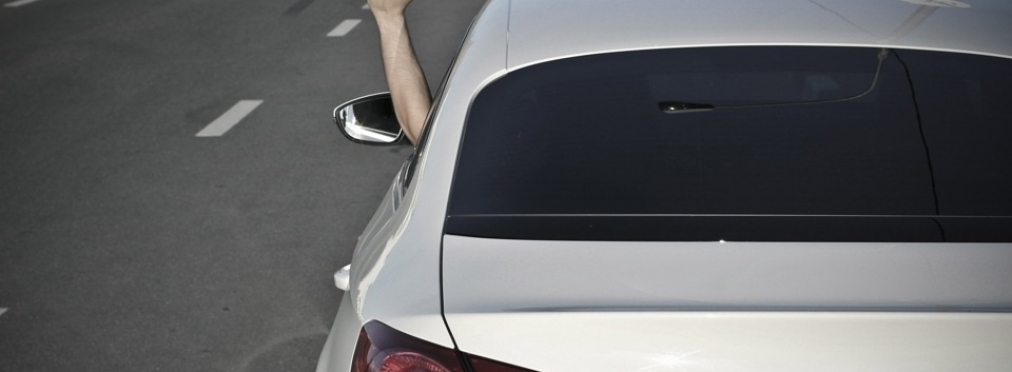 Одиозный водитель VW Passat игнорирует ПДД