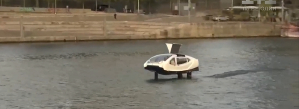 Во Франции запустили такси, которое «летает» по воде
