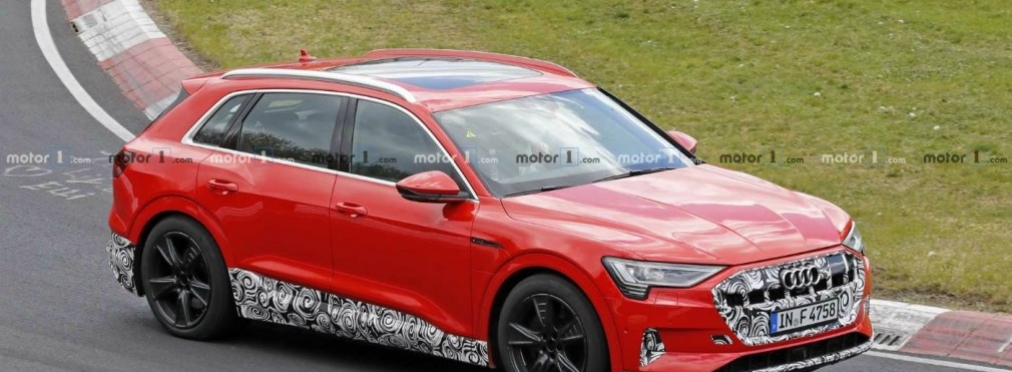 Audi вывела на тесты спортивную версию электрического кроссовера e-tron