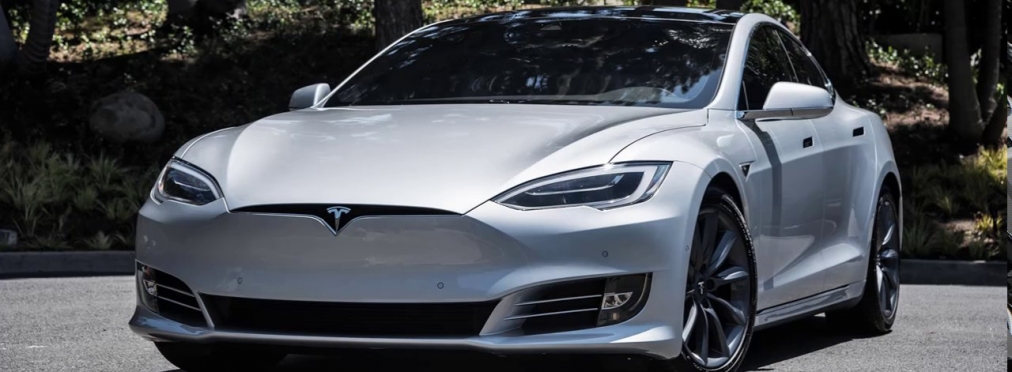 Автомобили Tesla будут выпускать в более простых цветах